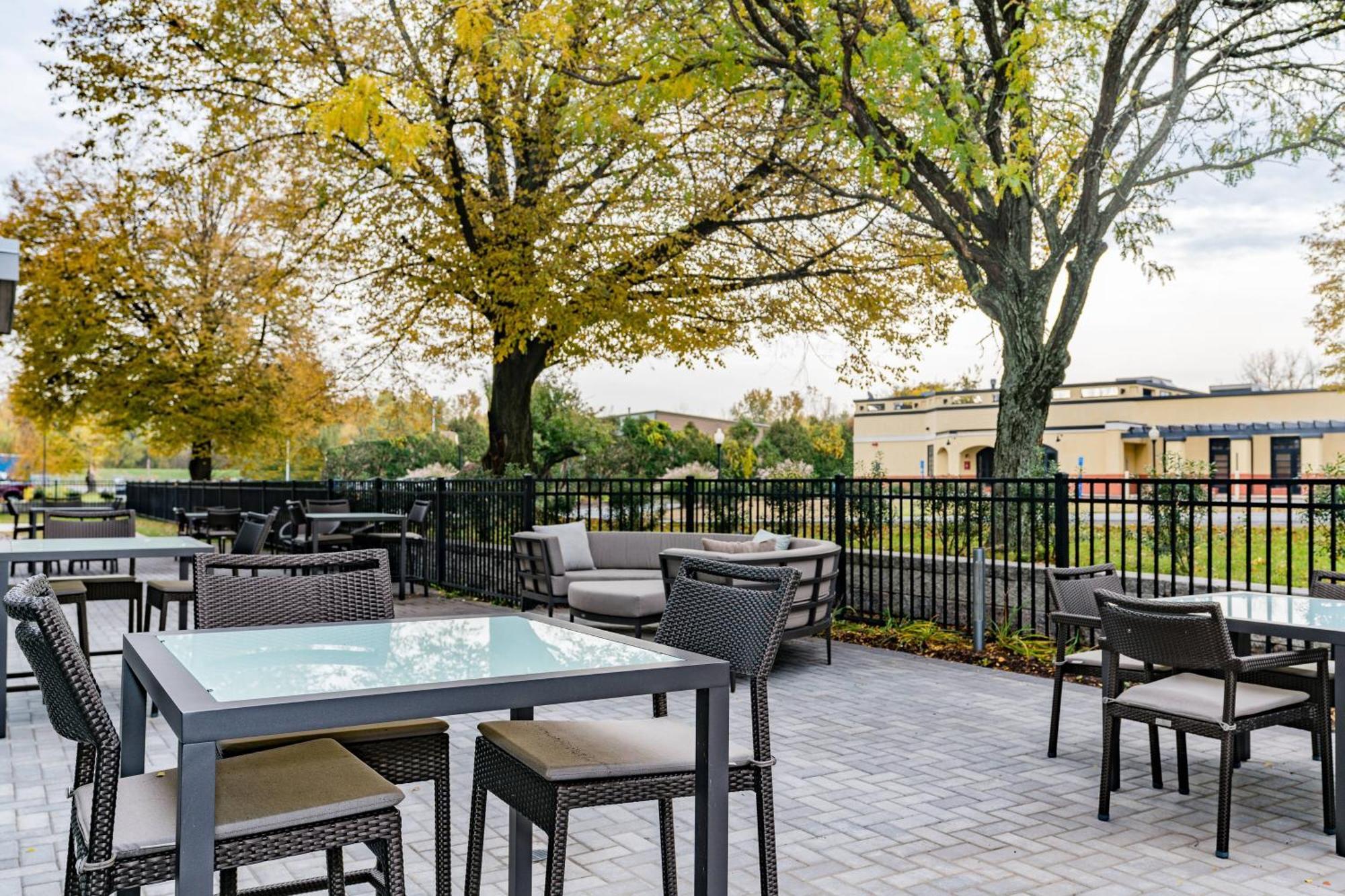 Courtyard By Marriott West Springfield Otel Dış mekan fotoğraf